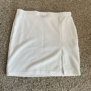 White Mini Skirt with Side Slit. US 4. Never worn